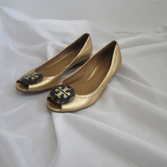Tory Burch Shoes - Tory Burch 7.5 Gold Metallic Animal Wedge Shoes